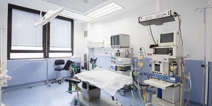 Schönheitskliniken - Brustverkleinerung - moderner Operationssaal - Standort Gallup - Schönheitskliniken am Main