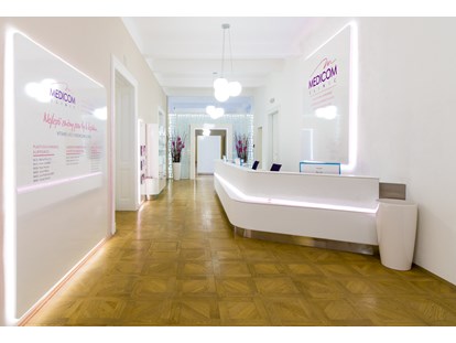 Schönheitskliniken - Bauchdeckenstraffung - Empfang - Medicom Clinic Prag