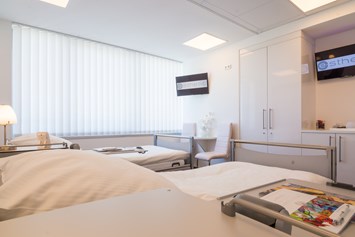 Schoenheitsklinik: An dieser Stelle möchten wir Ihnen unser klimatisiertes Patientenzimmer vorstellen.  
 - e-sthetic®